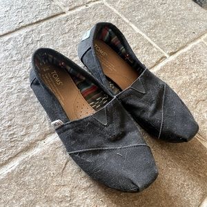 Black toms